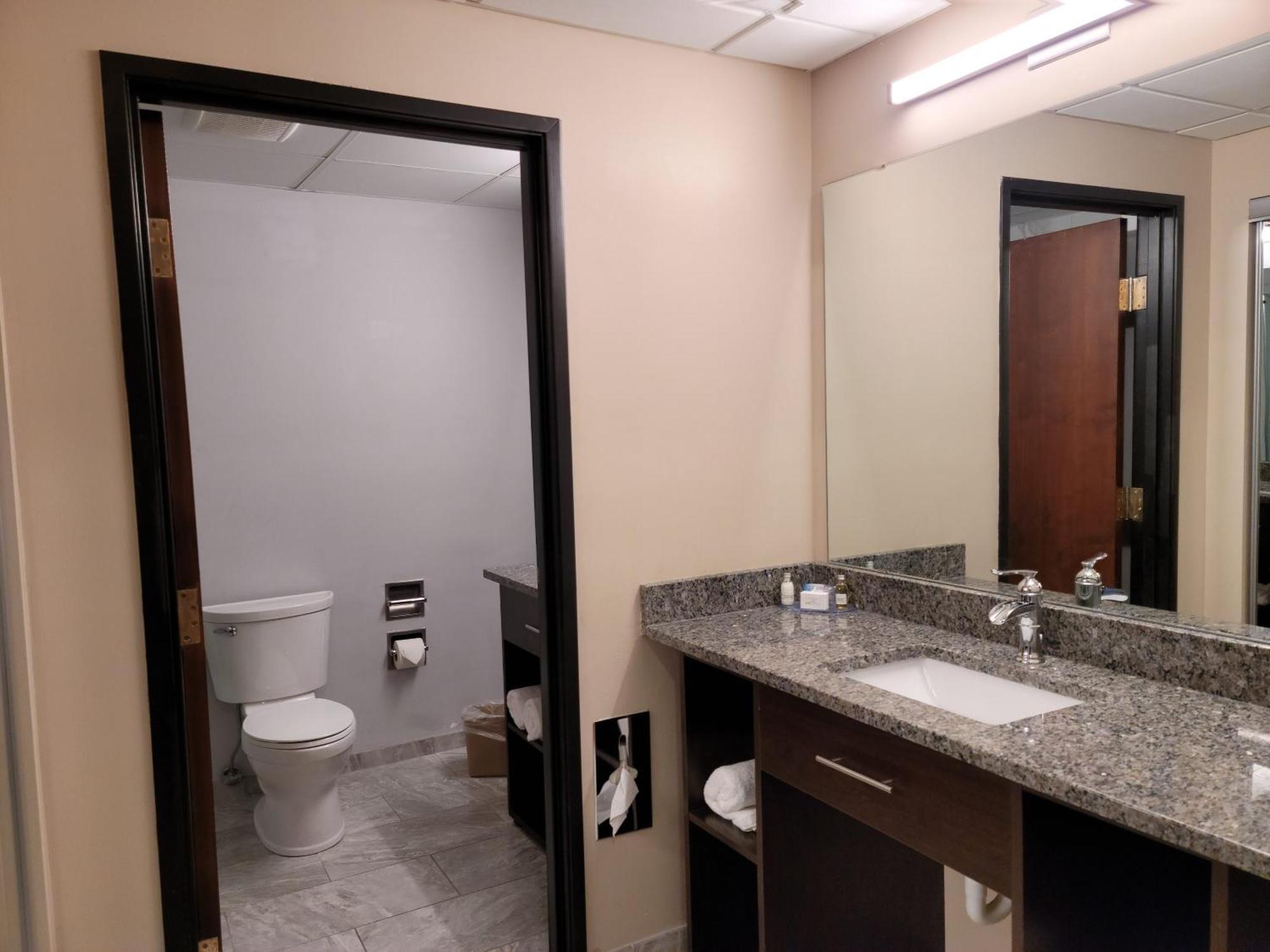 Ariel Broadway Hotel Lorain 外观 照片