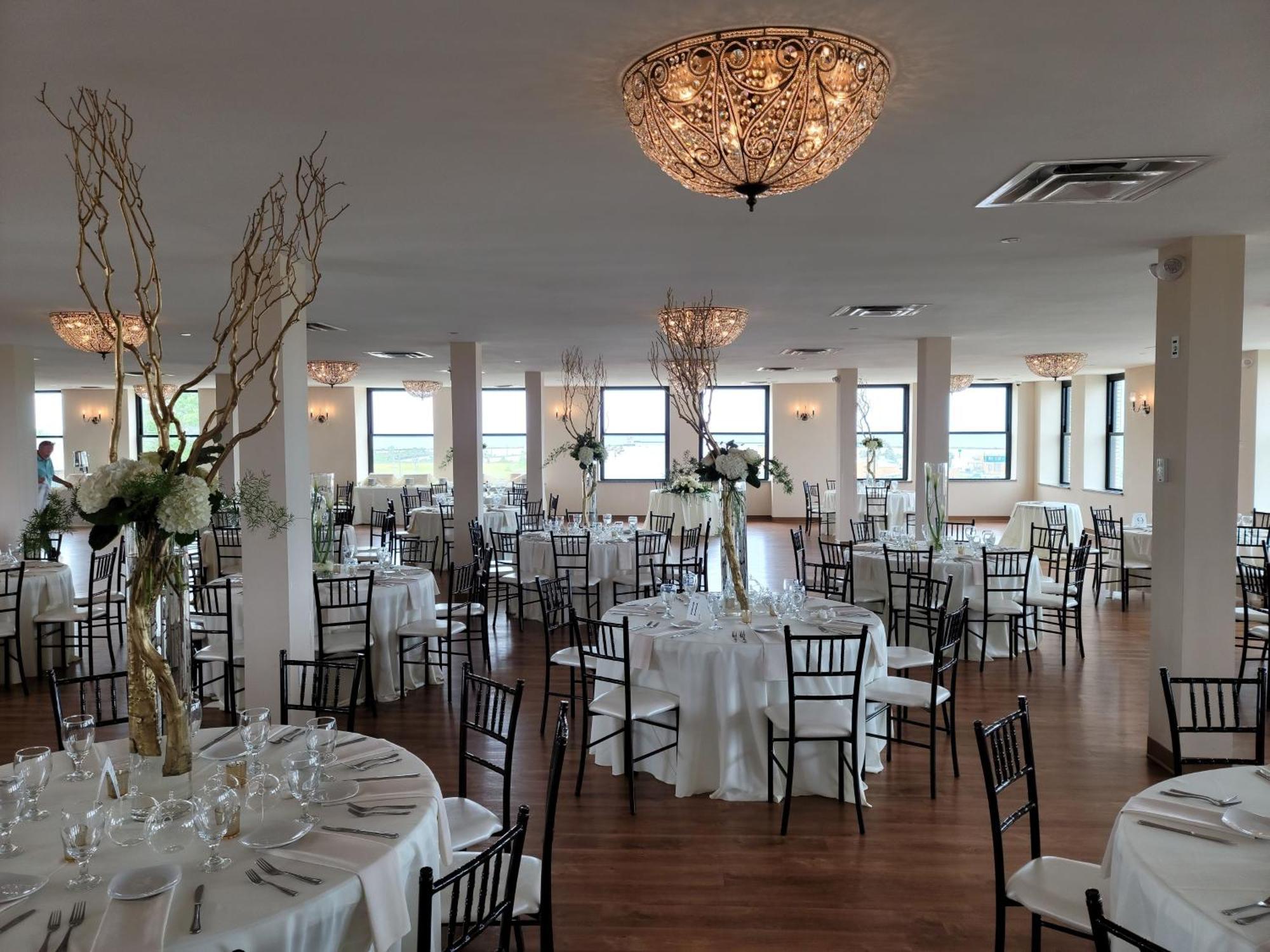 Ariel Broadway Hotel Lorain 外观 照片