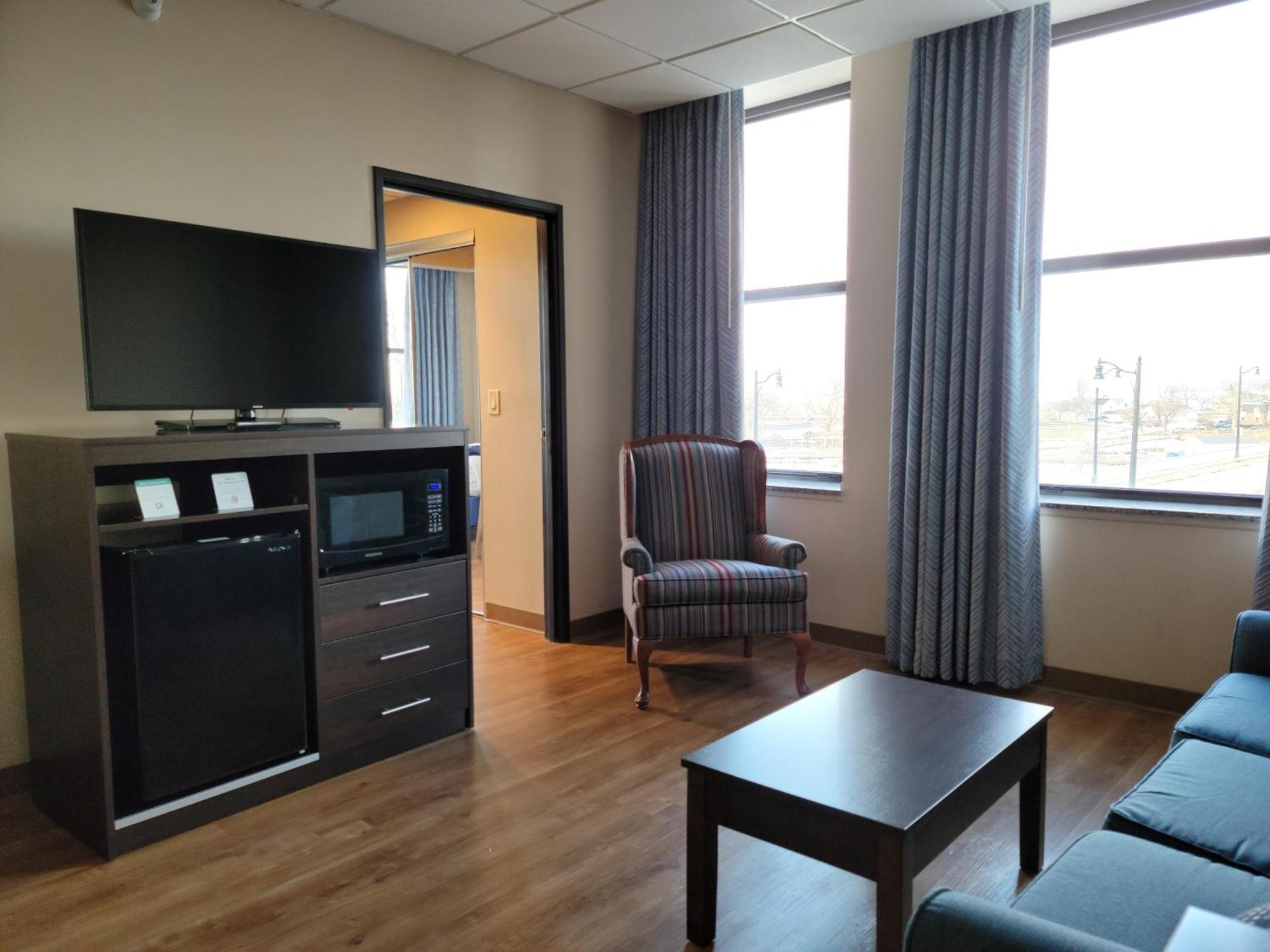 Ariel Broadway Hotel Lorain 外观 照片