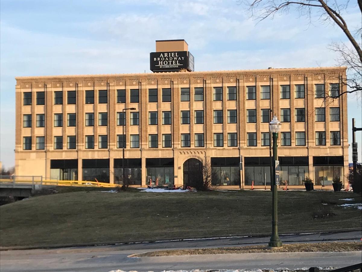 Ariel Broadway Hotel Lorain 外观 照片